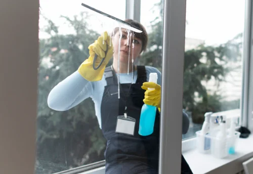 Nettoyage de vitres intérieures et extérieures au Roc